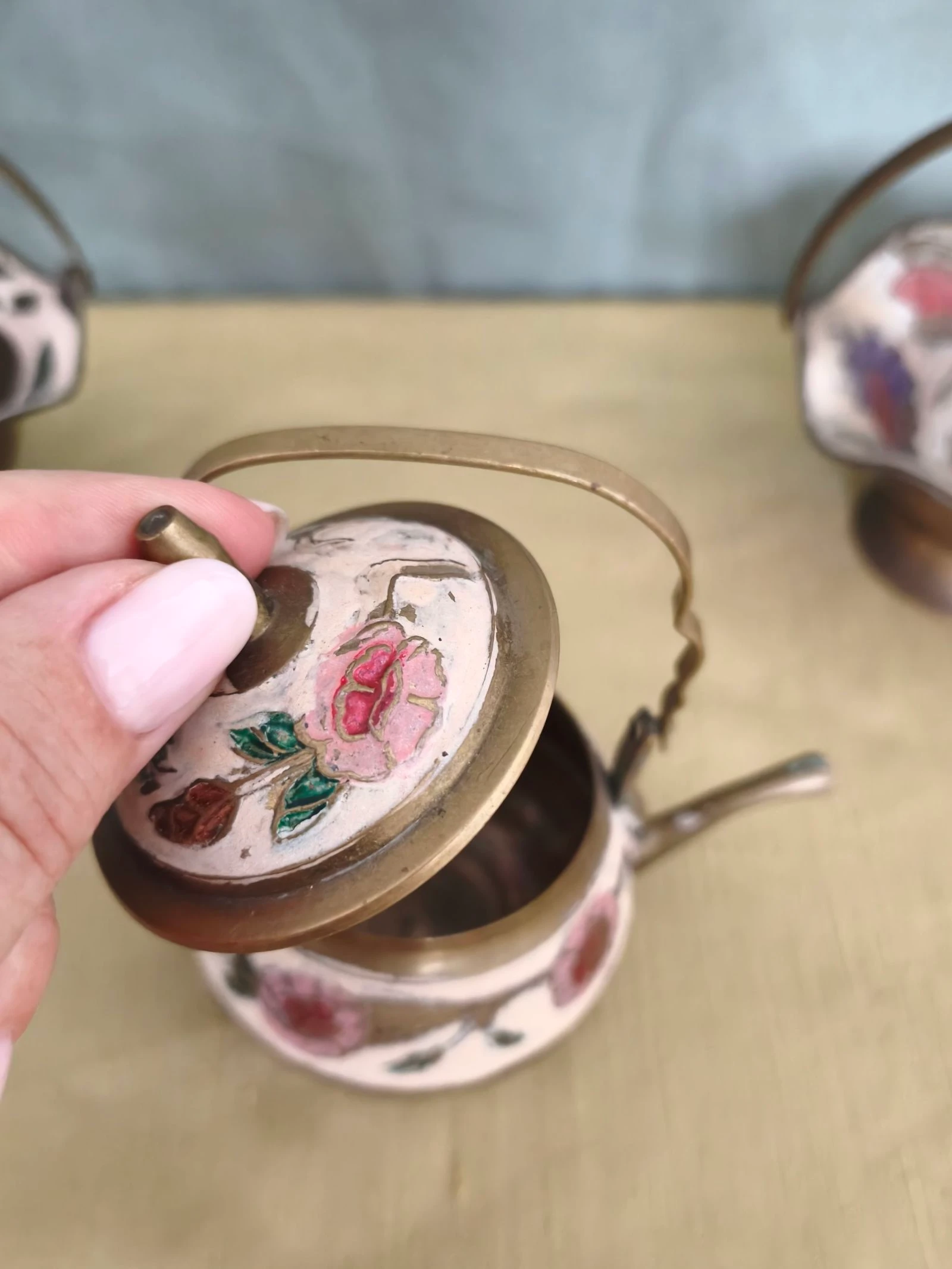 Decoratief drie-delig set mijn miniaturen, inclusief een ketel en twee manden – photo 4